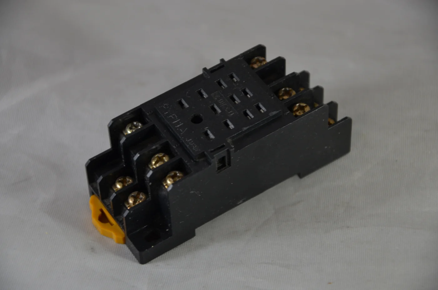 OMRON PY11A-E 11-Pin Relay Base